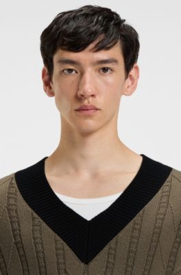 Mixed-knit oversized-fit sweater with contrast V neckline, Brown