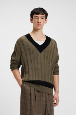 Mixed-knit oversized-fit sweater with contrast V neckline, Brown