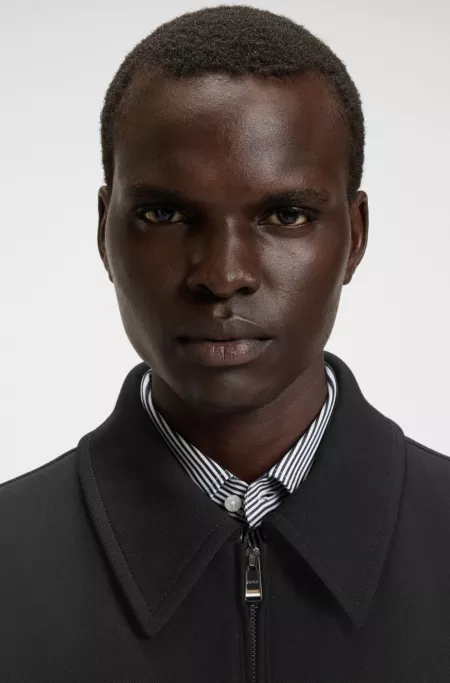 Coat with two-way zip