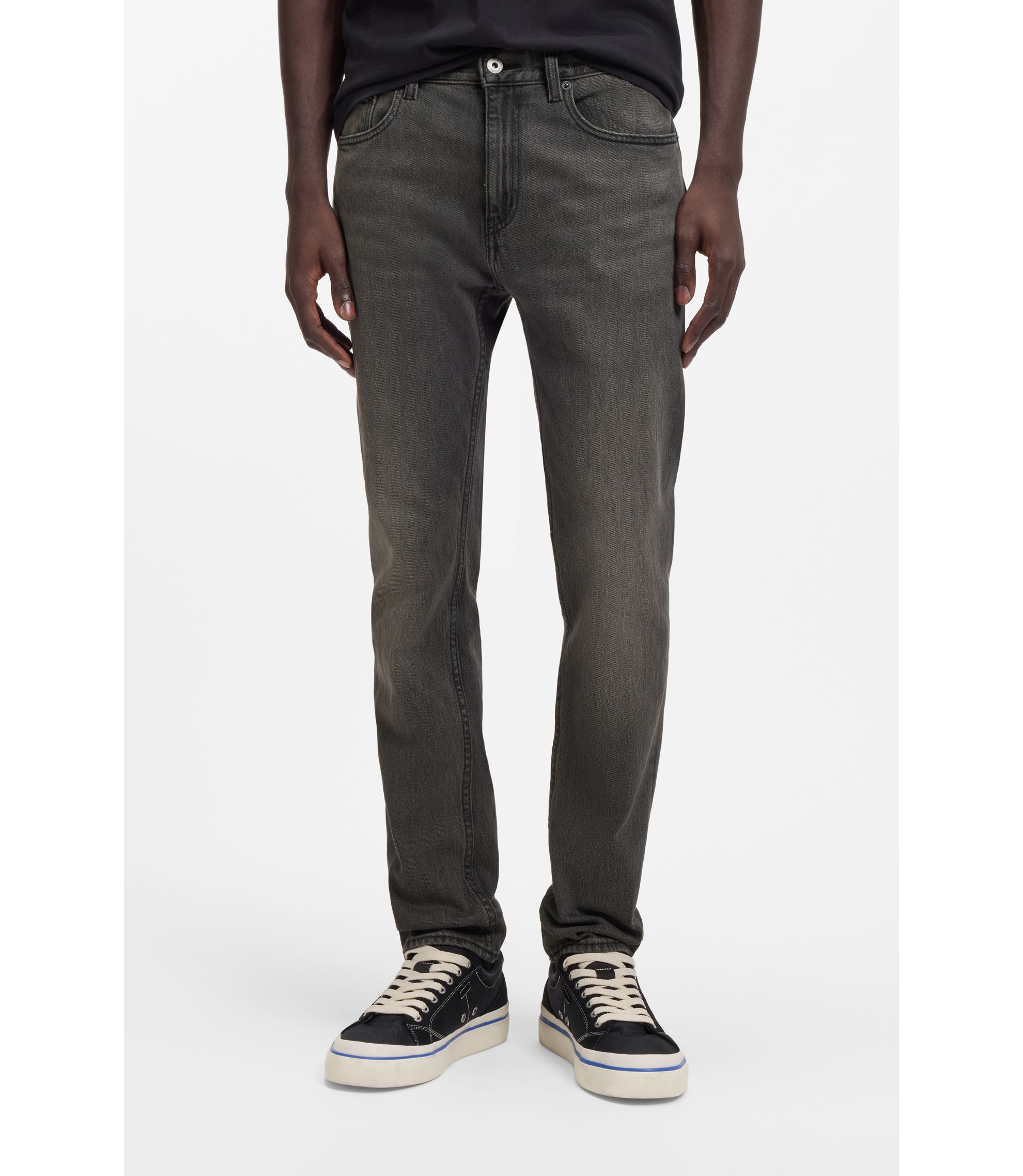 Slim-Fit Jeans aus Stretch-Denim mit schwarzer Waschung