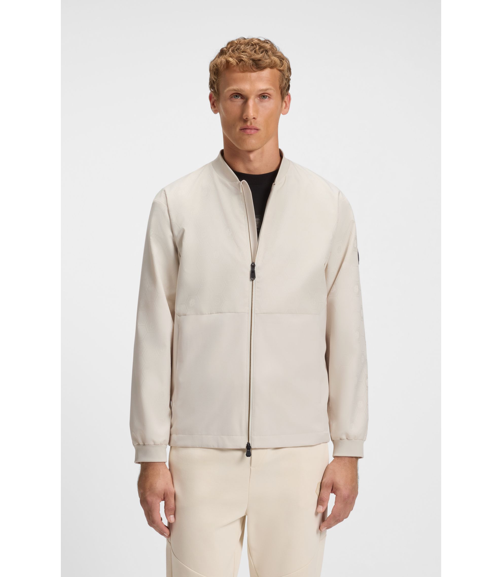 hbeu50547181_131_350?wid=1980&