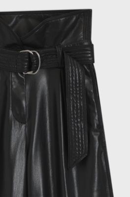 Hose aus Kunstleder mit geradem Beinverlauf und G&uuml;rtel, Schwarz