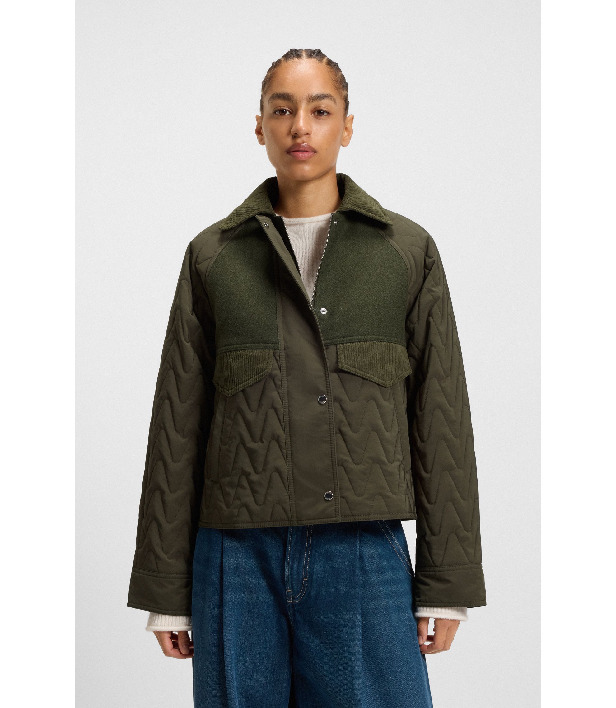 Wasserabweisende Jacke aus verschiedenen Materialien