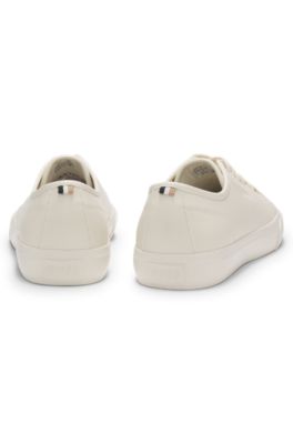 Low-top trainers in grained faux leather, Light Beige