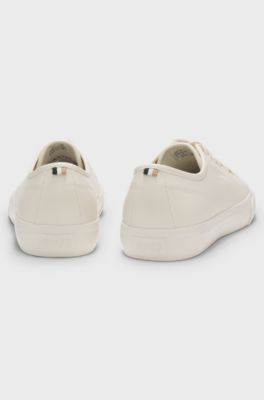 Low-top trainers in grained faux leather, Light Beige