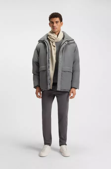 Water-repellent puffer jacket with detachable hood