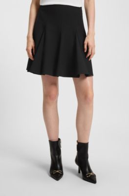 Jupe courte &agrave; la coupe &eacute;vas&eacute;e avec empi&egrave;cements godets, Noir