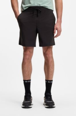 Sportive Shorts mit Vier-Wege-Stretch und wasserabweisendem Finish, Schwarz