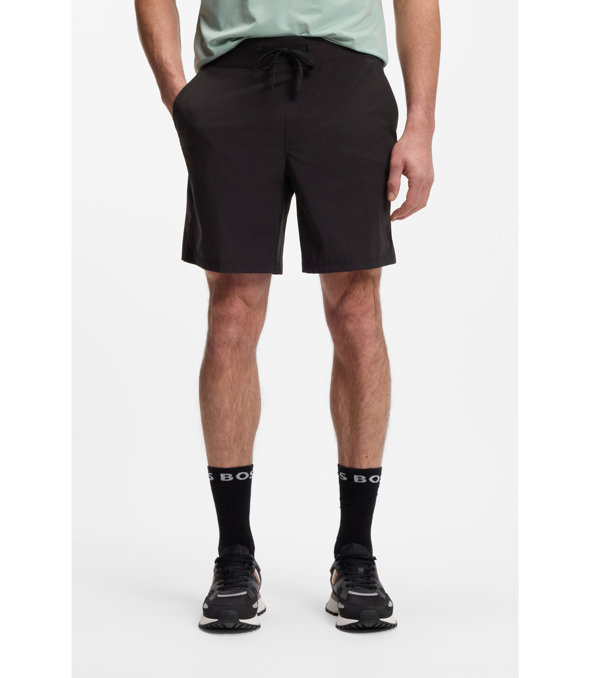 Sportive Shorts mit Vier-Wege-Stretch und wasserabweisendem Finish