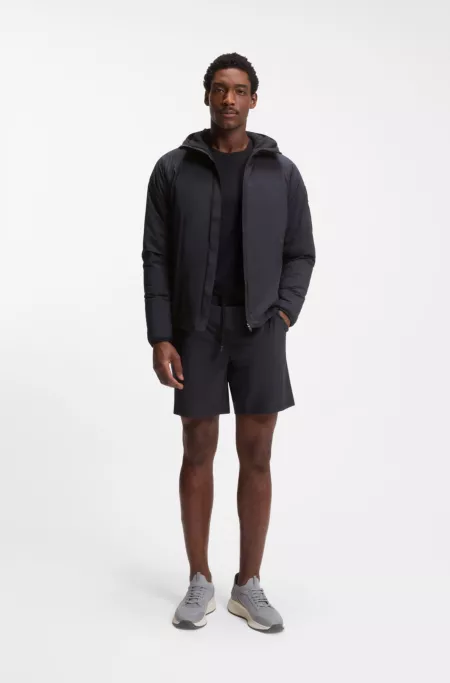 Active water-repellent shorts with four-way stretch