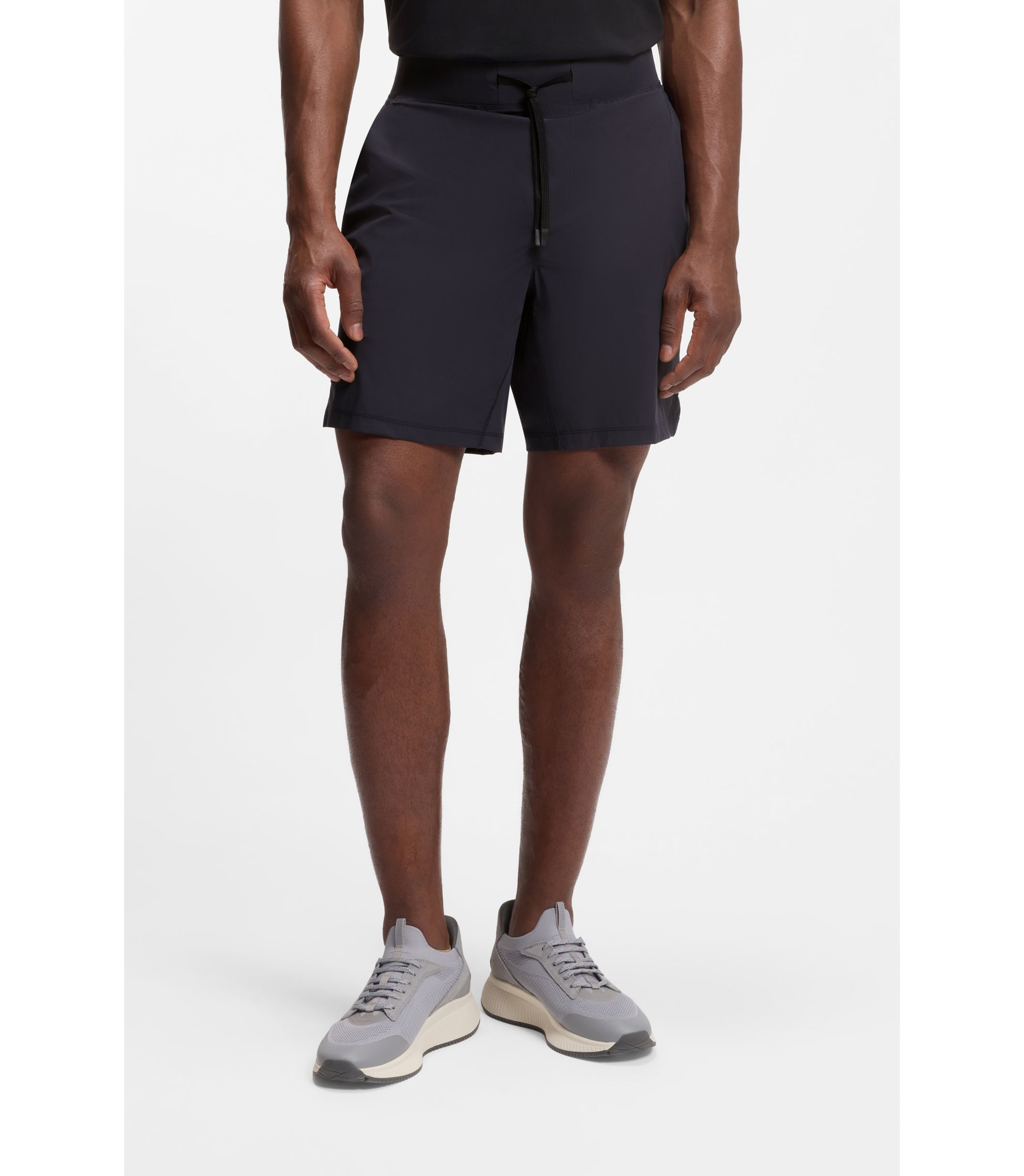Sportive Shorts mit Vier-Wege-Stretch und wasserabweisendem Finish