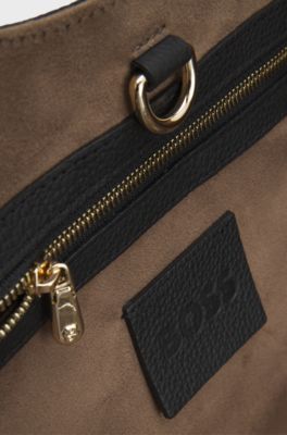 Tote bag in grained leather with logo lettering, Black