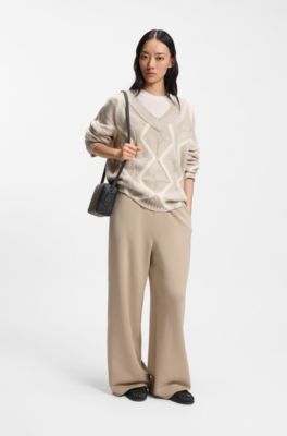 Crossbody bag in grained leather with logo lettering, Black