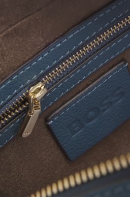 Crossbody bag in grained leather with logo lettering, Blue