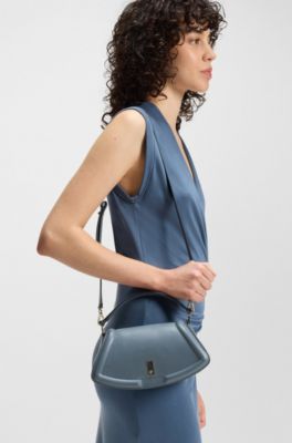 Borsa a spalla Ariell in pelle martellata, Celeste