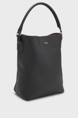 Bucket bag in grained leather, Black