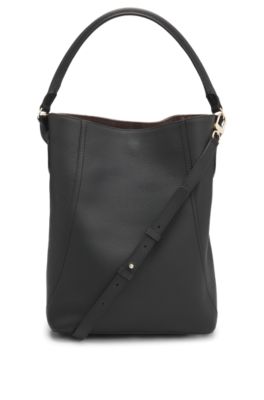Bucket bag in grained leather, Black