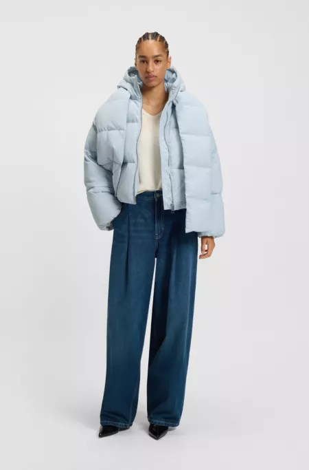 Water-repellent padded jacket with detachable sleeves and scarf