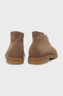 Desert boots en cuir su&eacute;d&eacute; &agrave; semelle en gomme, Beige