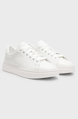 Leren sneakers met reli&euml;flogo&rsquo;s, Wit