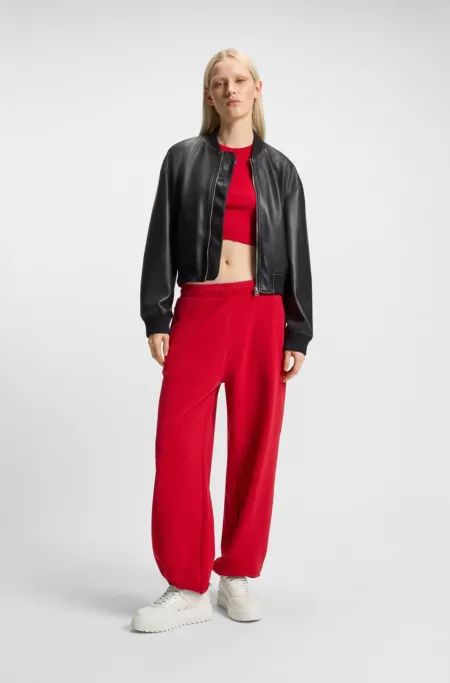 Platform trainers in patent faux leather