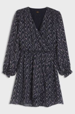 Kleid aus bedrucktem Krepp mit gesmokten Details, Gemustert