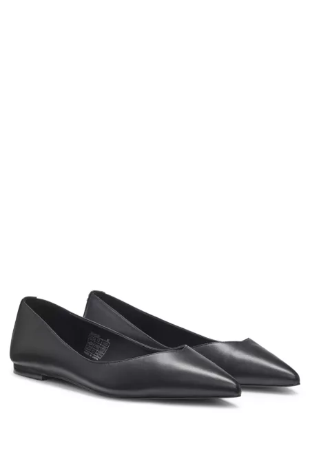 Ballerina pumps in nappa leather with stacked-logo trim