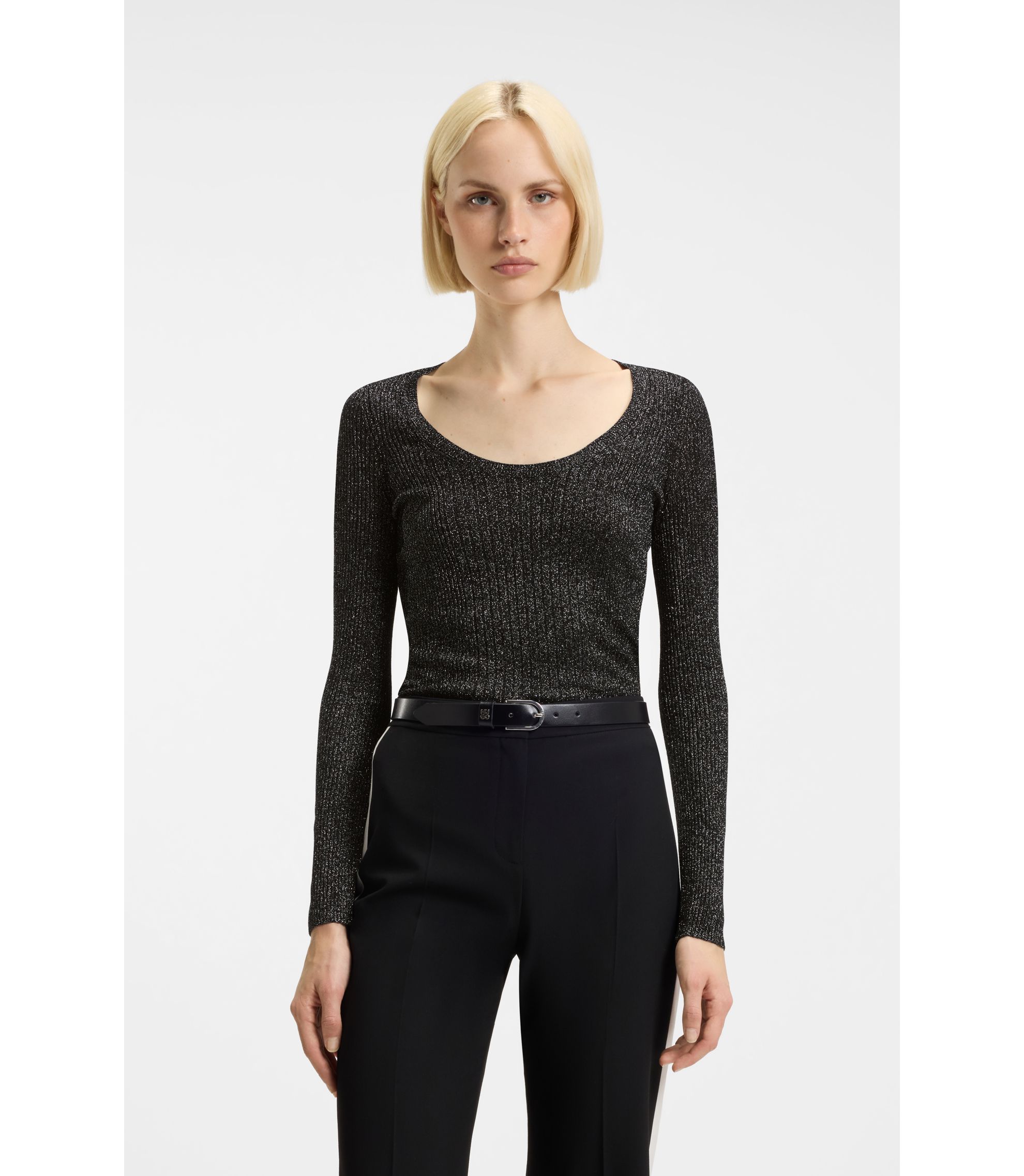 Pullover aus schimmerndem Garn mit verschiedenen Ripp-Strukturen