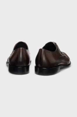 Derby shoes in leather with cap toe, Dark Brown