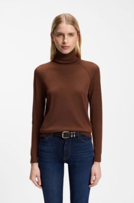 Jersey slim fit de cuello vuelto en lana merina extrafina, Marr&oacute;n