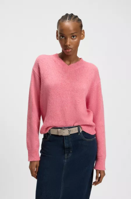 Suede belt with logo lettering keeper