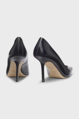 Pointed-toe pumps in polished leather, Black