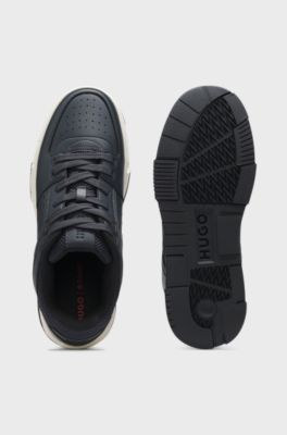 Baskets en similicuir avec finitions en mesh, Bleu fonc&eacute;