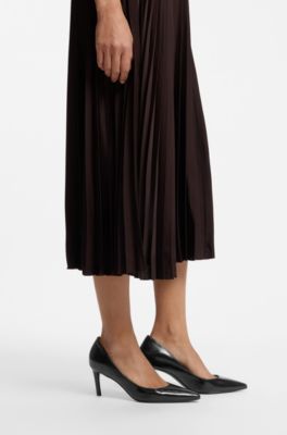 D&eacute;collet&eacute; in pelle con punta affusolata, Nero