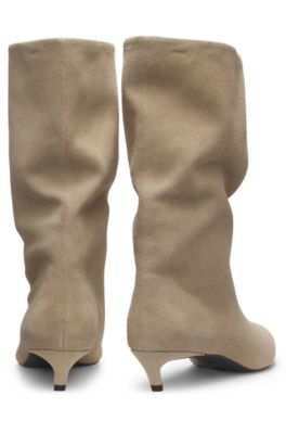 Tubo-Boots aus Veloursleder mit Pfennigabsatz, Hellbeige