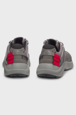 Sneakers in materiali misti con etichetta con logo laterale, Grigio scuro