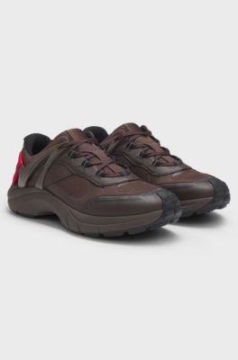 Sneakers i blandat material med logga, M&ouml;rkbrun
