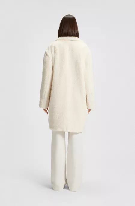 Teddy coat with adjustable collar