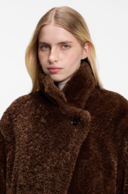 Abrigo de peluche con cuello ajustable, Marr&oacute;n oscuro