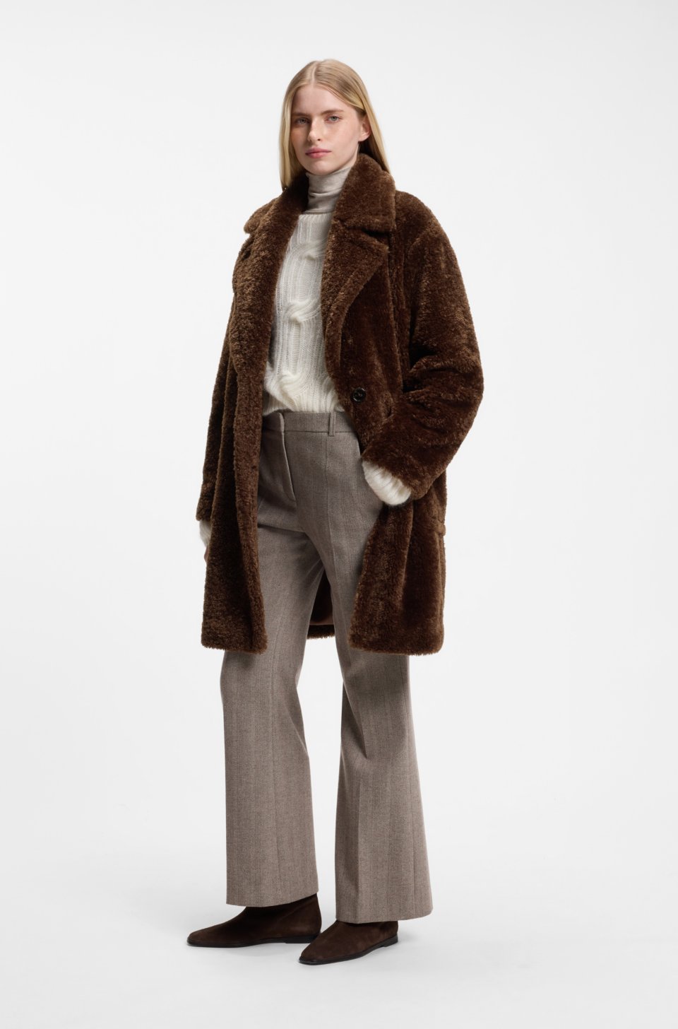 Teddy coat with adjustable collar