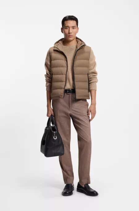 Water-repellent hooded gilet with down filling