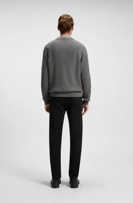 Relaxed-fit sweater with rib knit