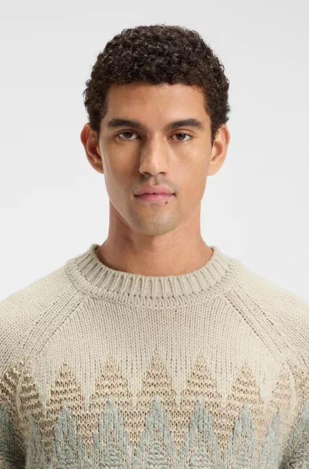 Relaxed-fit sweater with knitted pattern