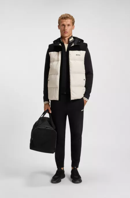 Water-repellent hooded gilet with down filling