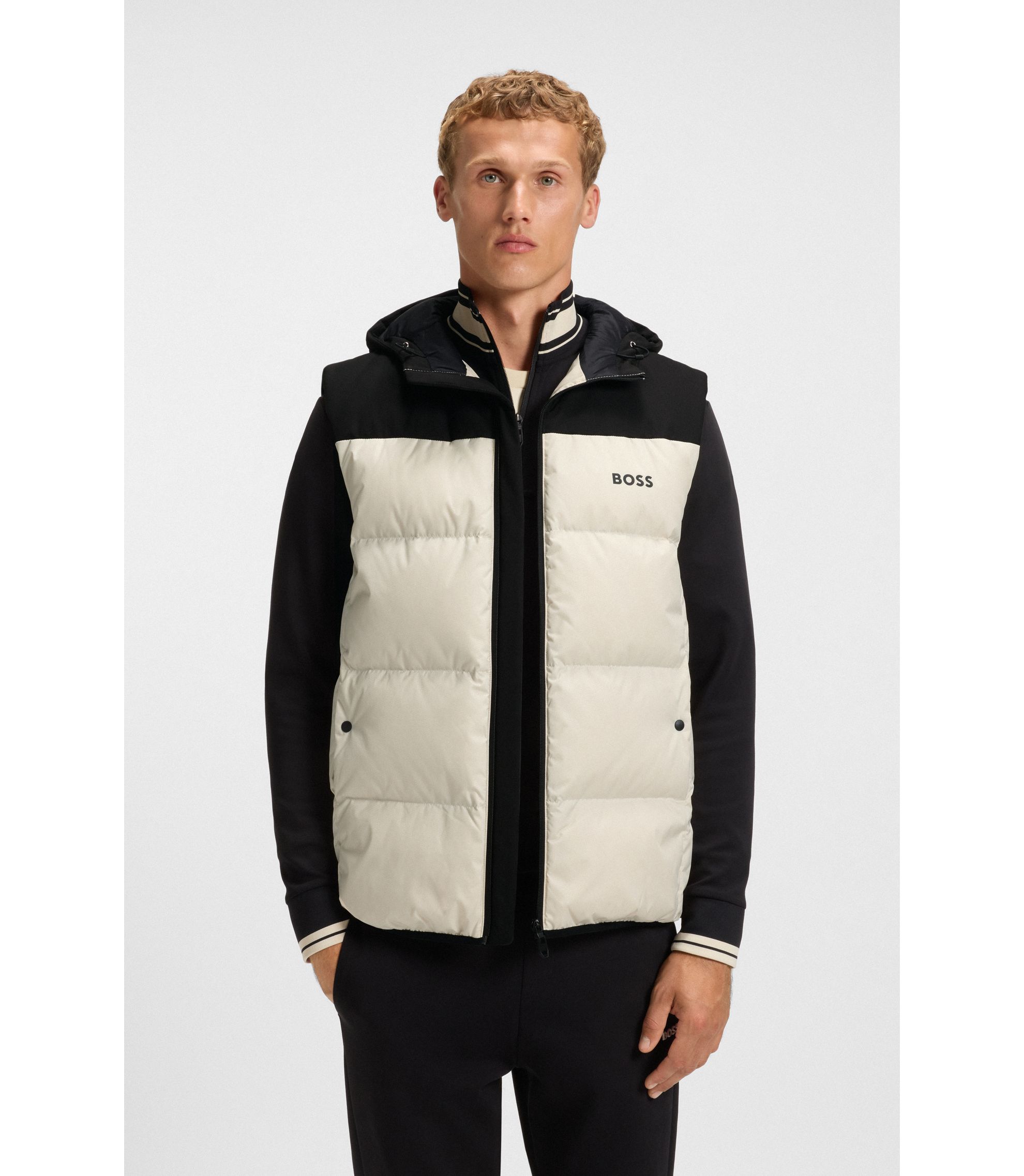 BOSS - はっ水フーデッドジレ ダウンパディング - ブラック/ ホワイト