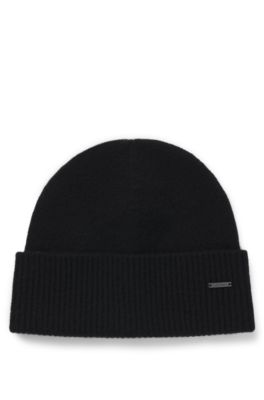 Cashmere beanie hat with logo plaque, Black
