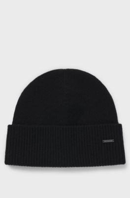 Cashmere beanie hat with logo plaque, Black