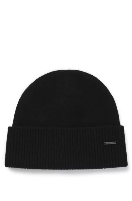 Cashmere beanie hat with logo plaque
