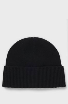 Cashmere beanie hat with logo plaque, Black