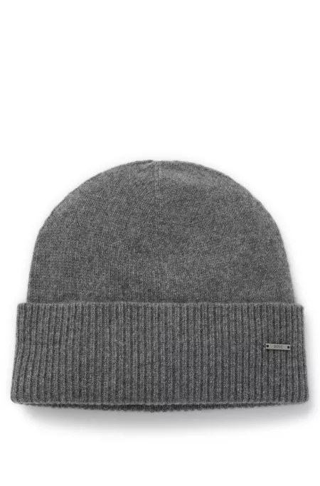 Cashmere beanie hat with logo plaque